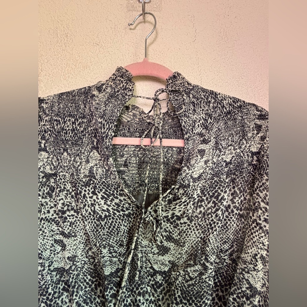 Free People Roma Gray Snake Print Smocked Crepe High Neck Ruffle Sleeve Blouse S - Picture 7 of 14